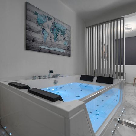 Premium Jacuzzi Suite At The City Center, By Aqua Platinum Salonicco Esterno foto