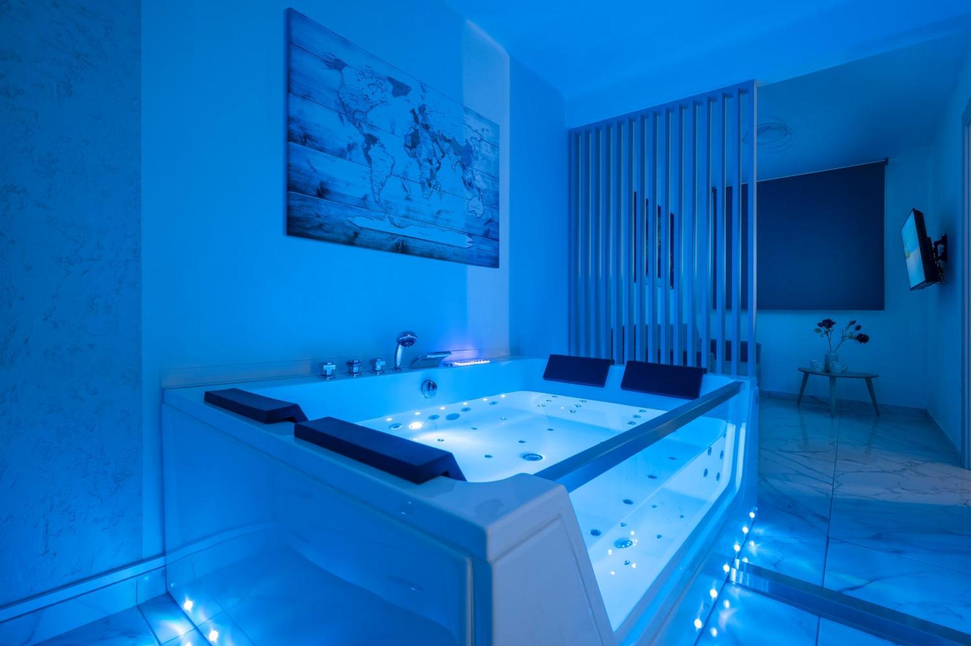 Premium Jacuzzi Suite At The City Center, By Aqua Platinum Salonicco Esterno foto