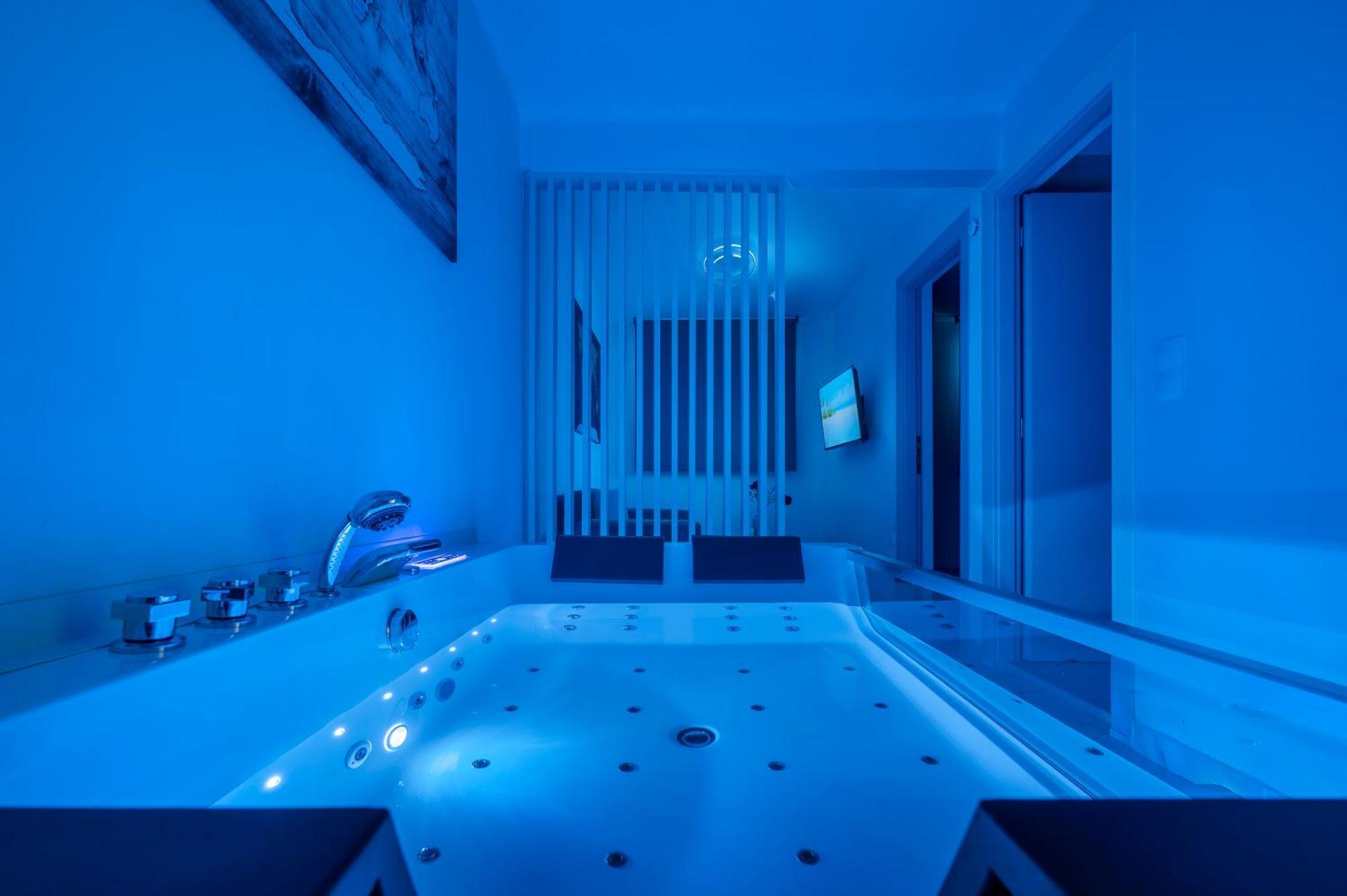 Premium Jacuzzi Suite At The City Center, By Aqua Platinum Salonicco Esterno foto