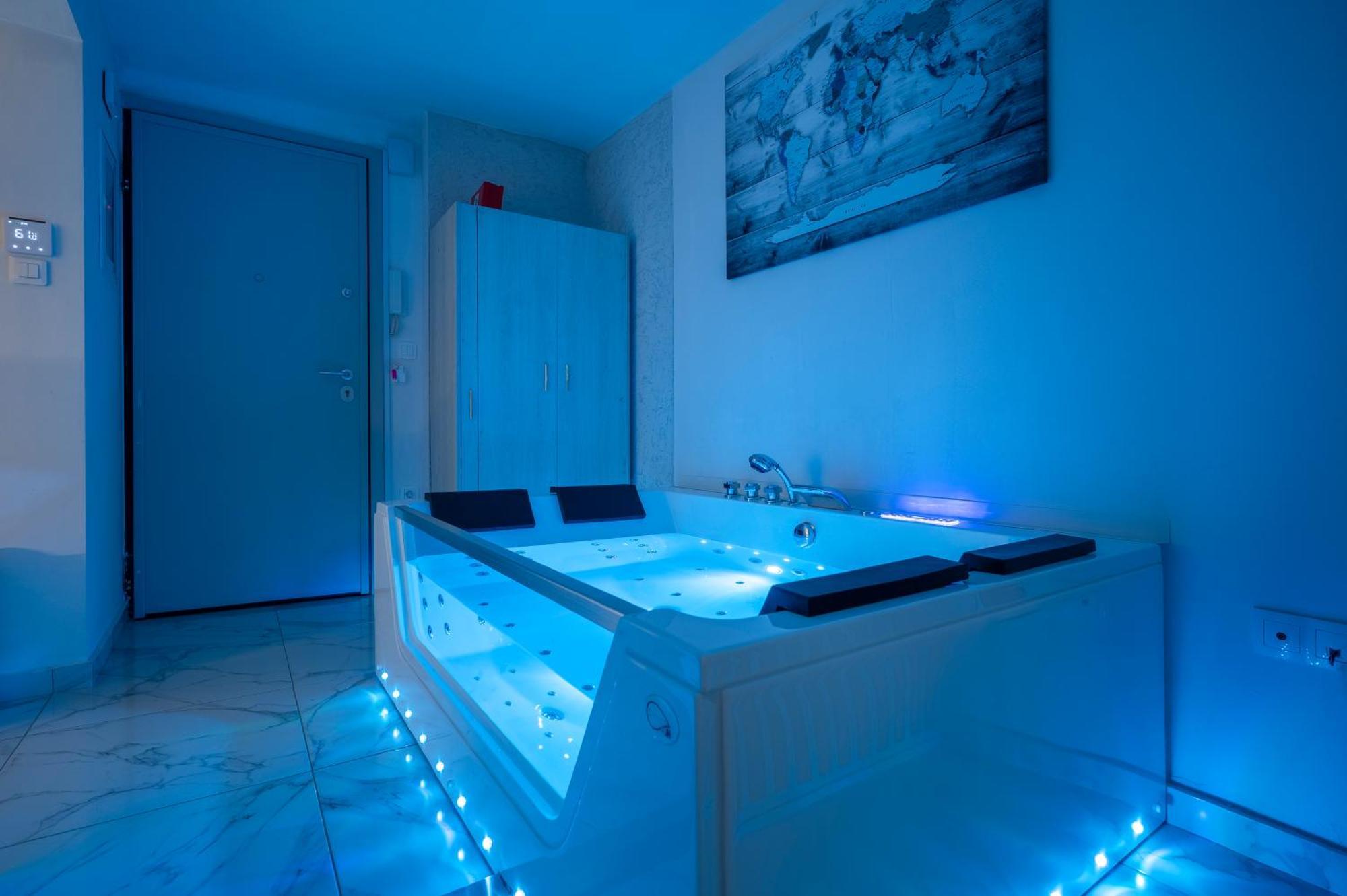 Premium Jacuzzi Suite At The City Center, By Aqua Platinum Salonicco Esterno foto